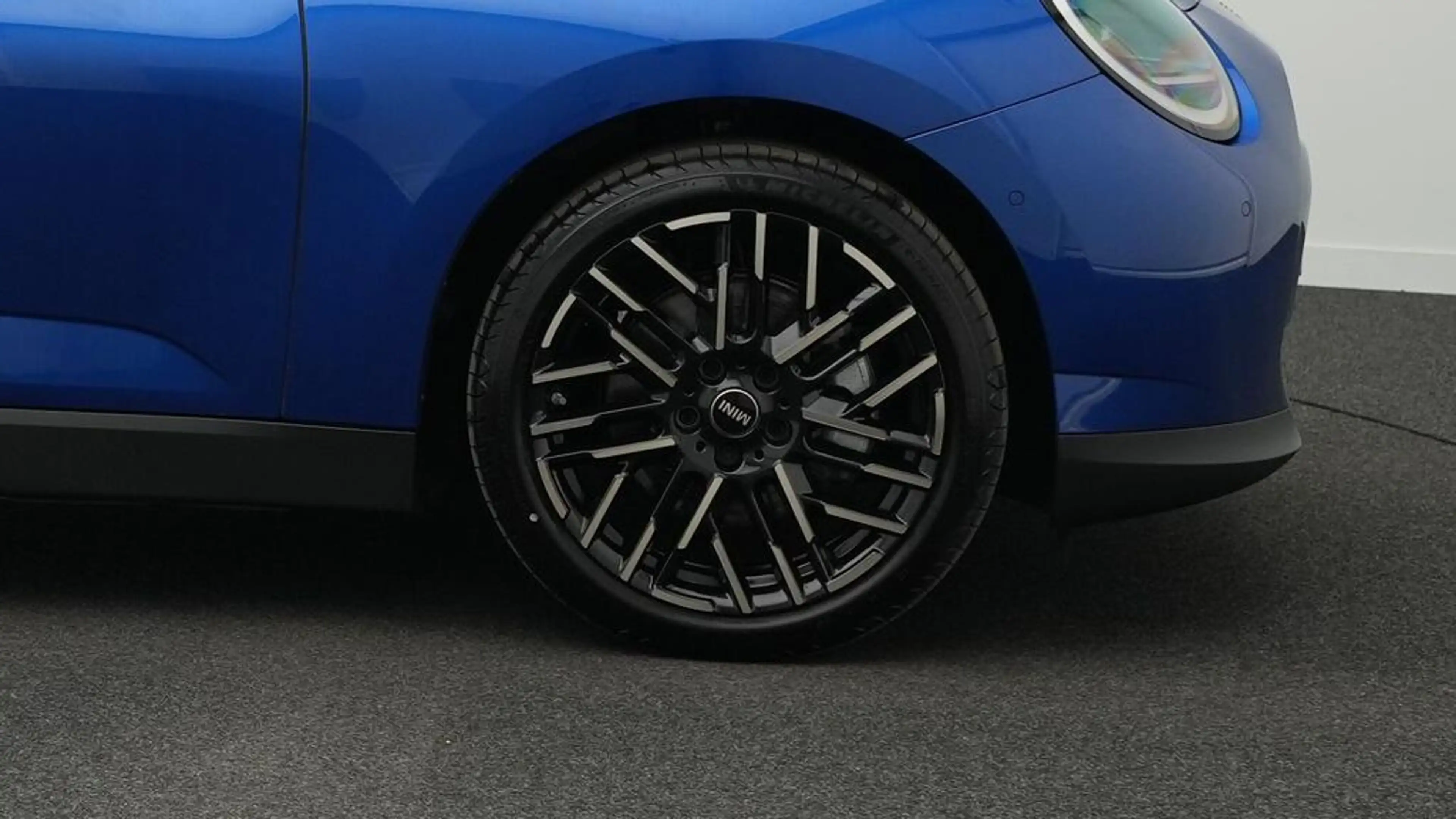 MINI Cooper SE Favoured Trim — photo 13