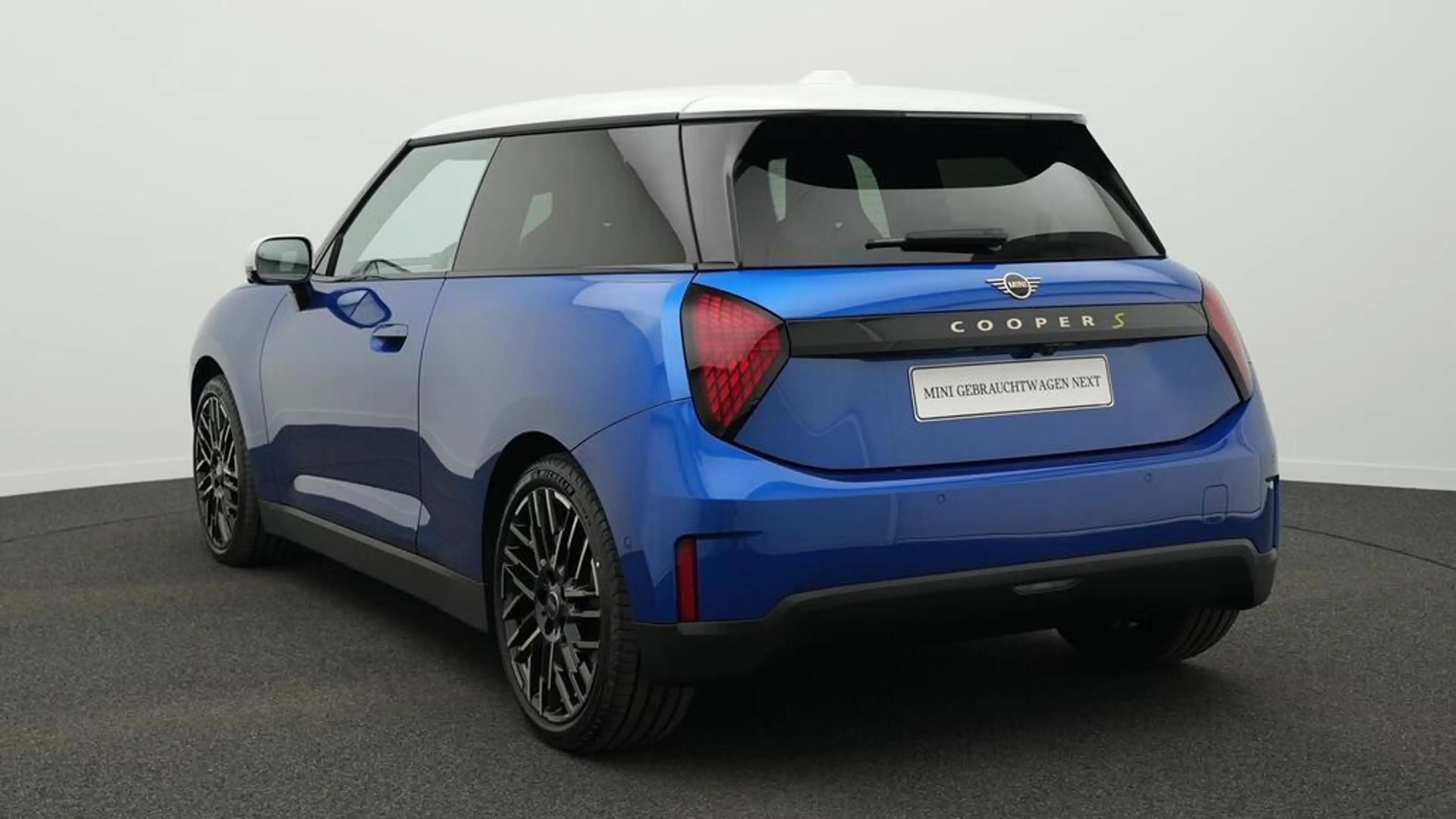 MINI Cooper SE Favoured Trim — photo 7