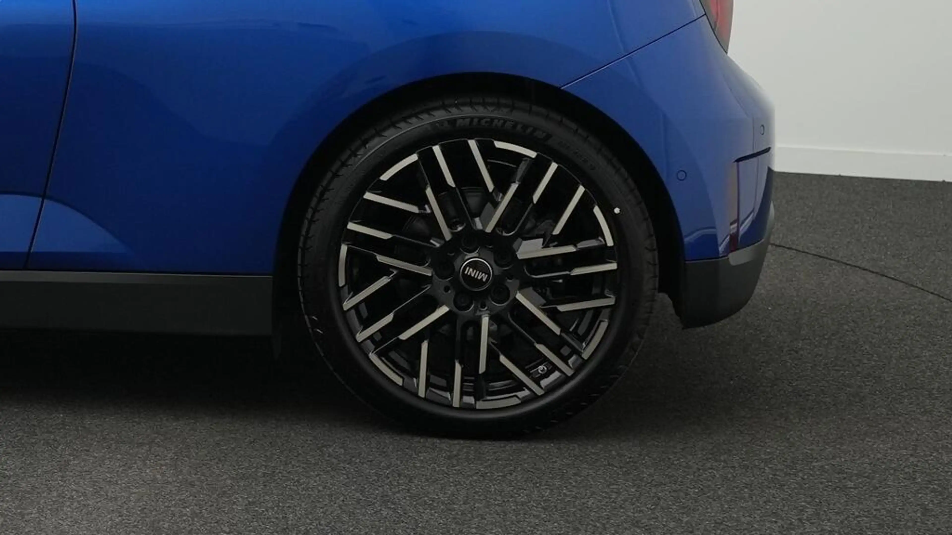 MINI Cooper SE Favoured Trim — photo 10