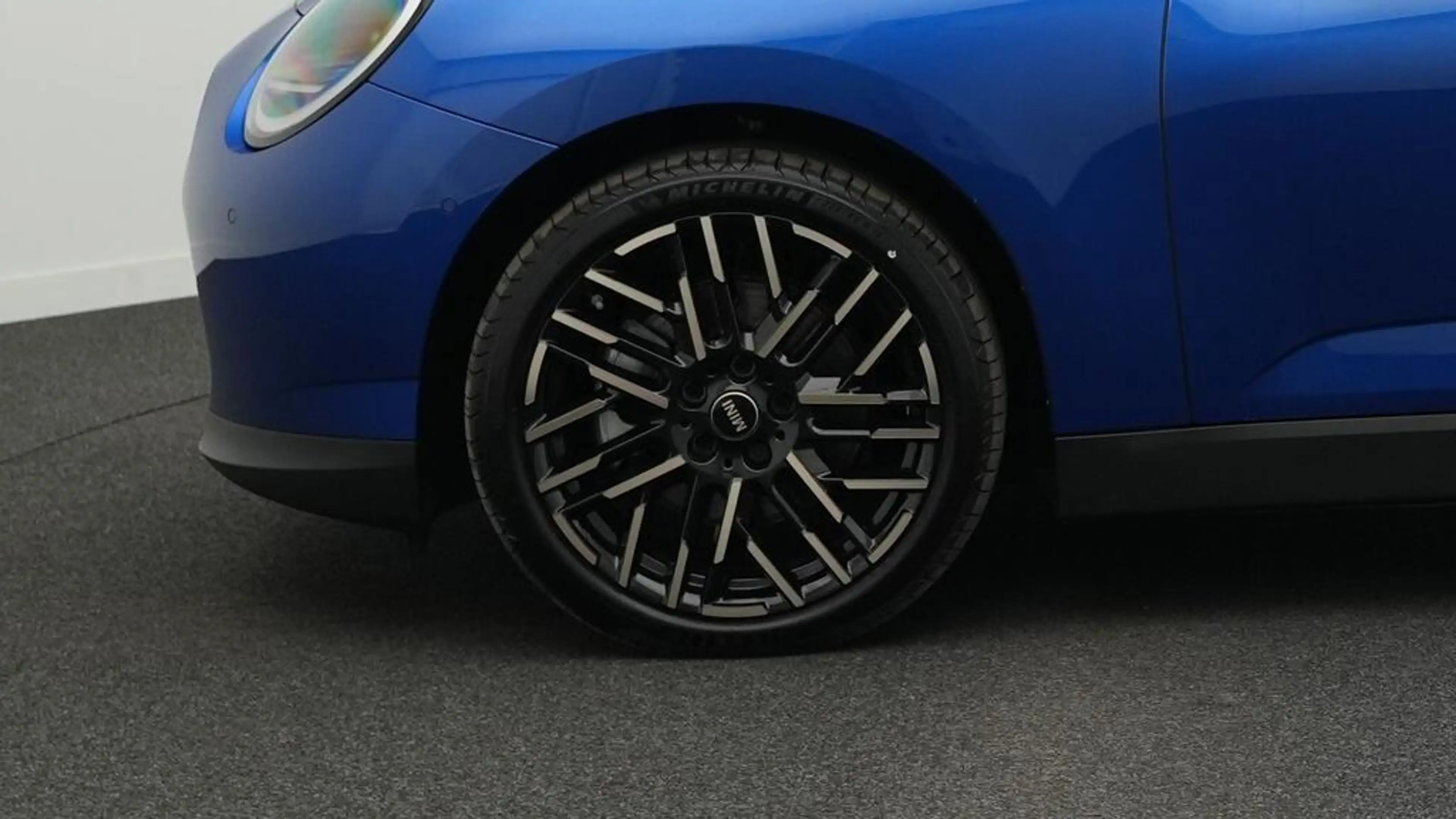 MINI Cooper SE Favoured Trim — photo 12