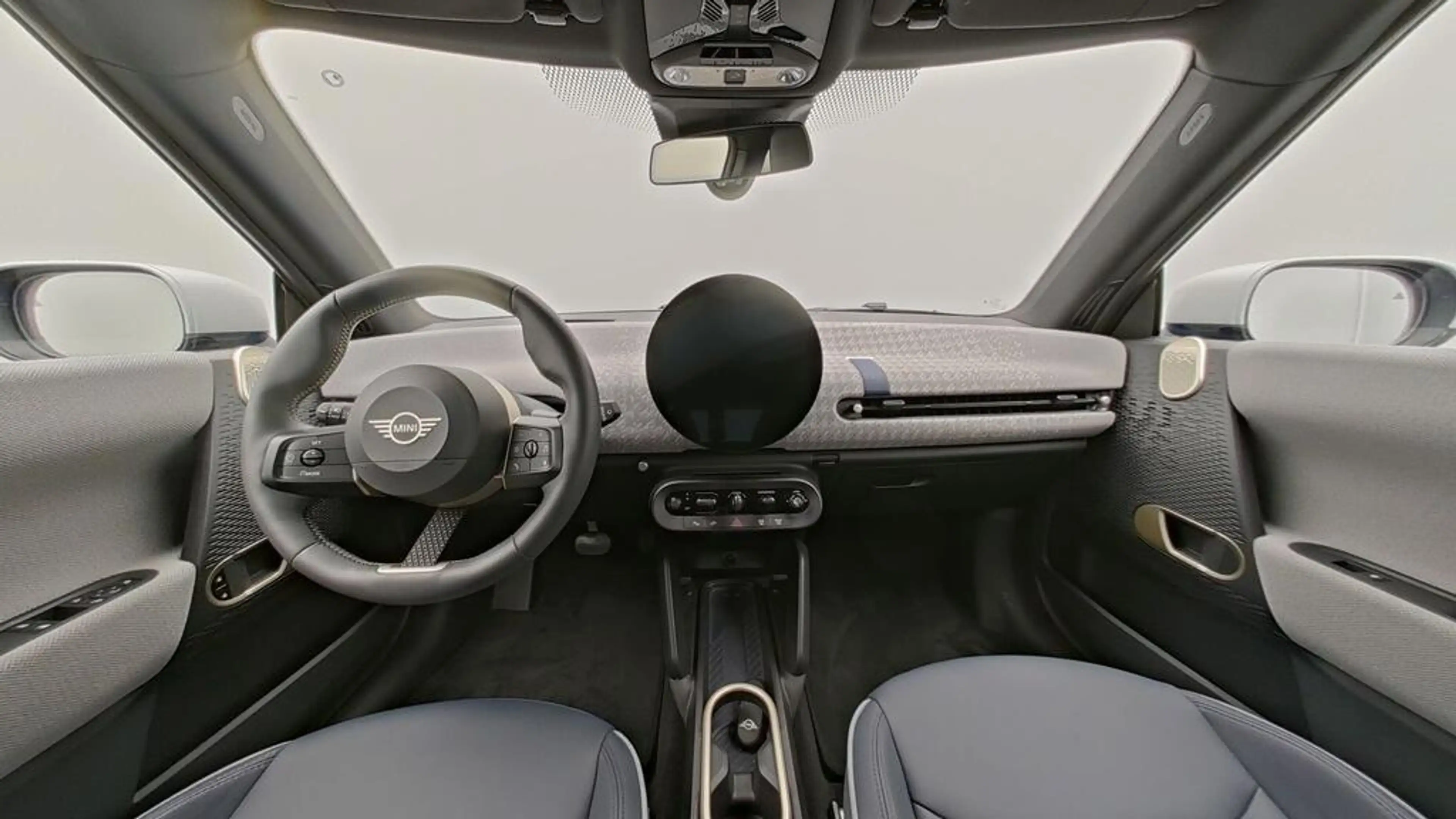 MINI Cooper SE Favoured Trim — photo 14