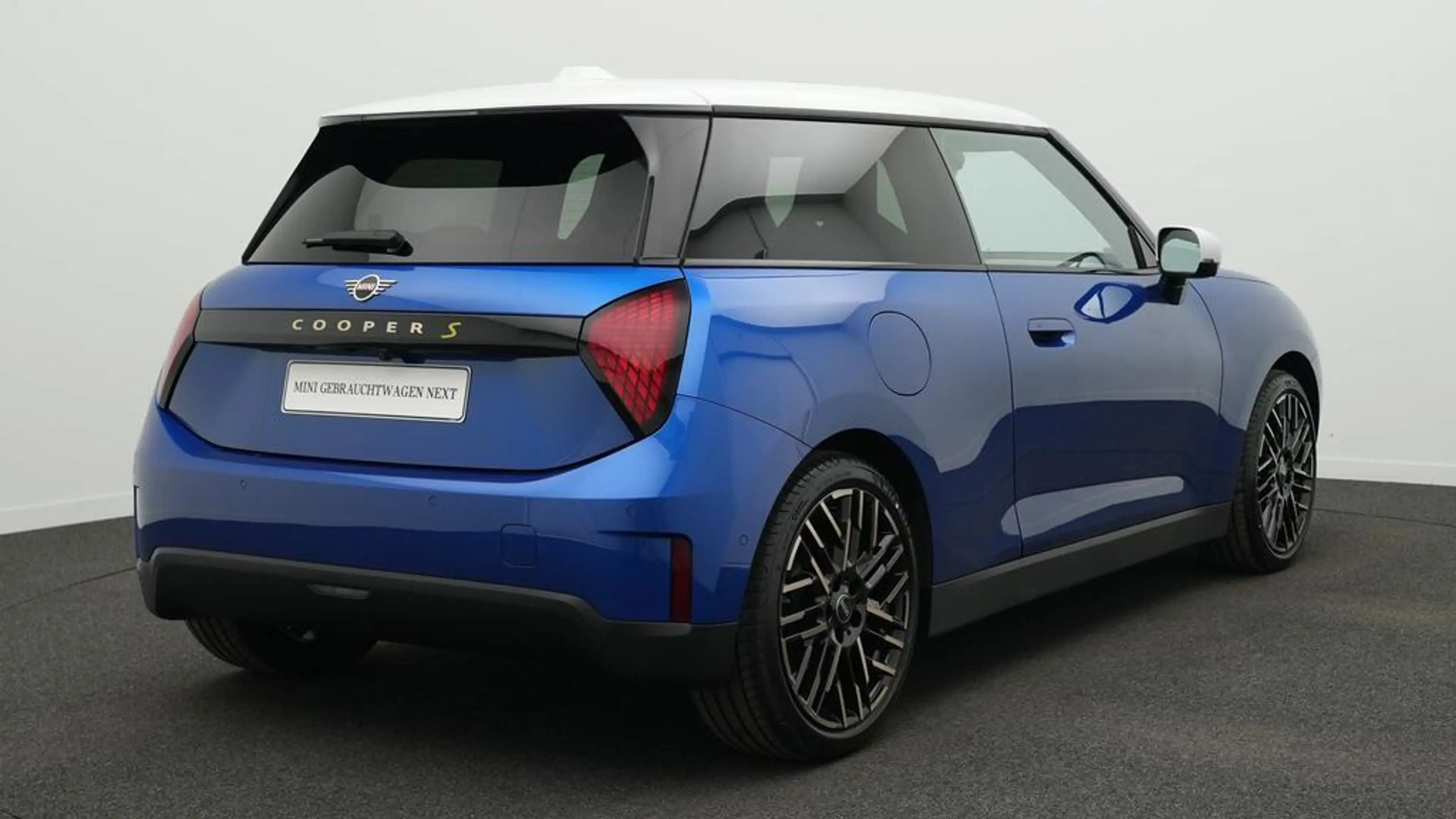 MINI Cooper SE Favoured Trim — photo 4