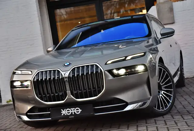 BMW 750 E XDRIVE AS PHEV ***AUT.DOORS / CINEMA SCREEN***