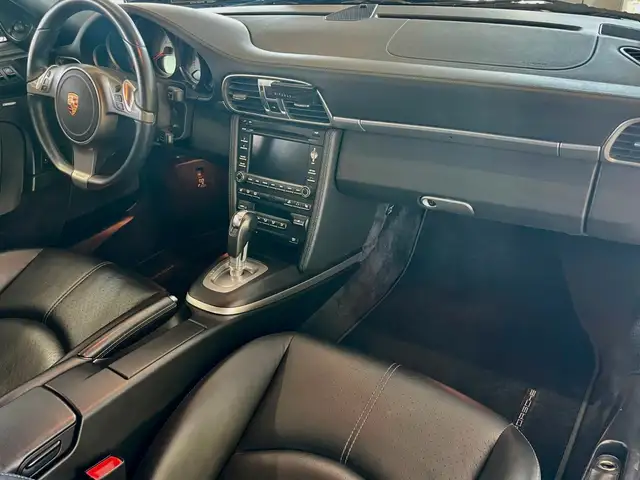 Porsche 911 view 15