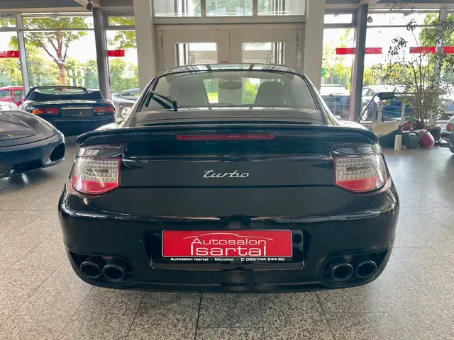 Porsche 911 view 5
