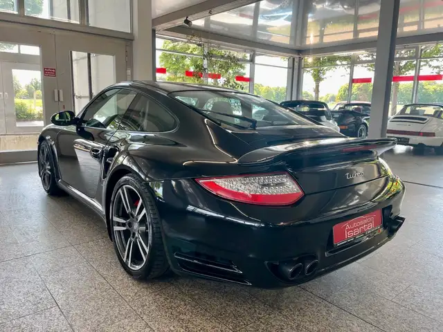 Porsche 911 view 4
