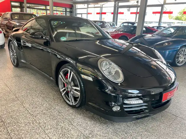 Porsche 911 view 3