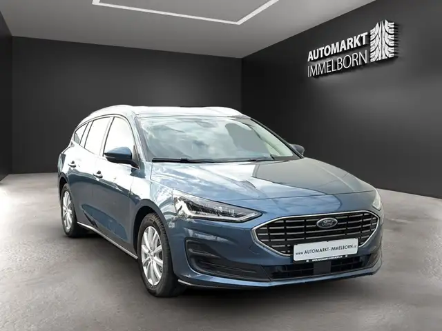 Ford Focus view 2