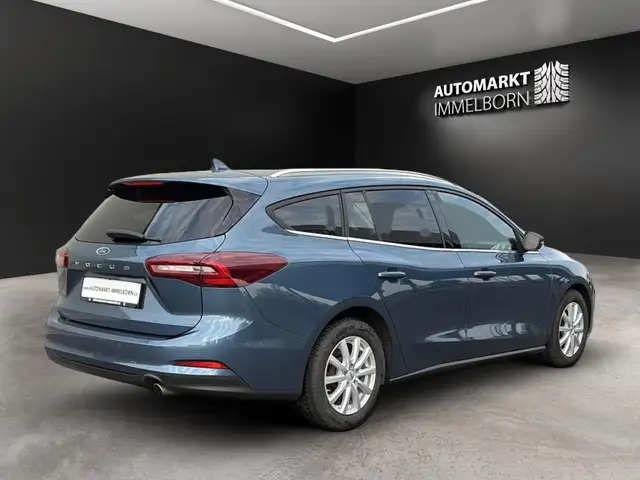 Ford Focus view 8