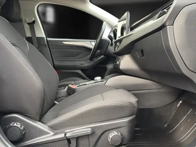 Ford Focus view 15