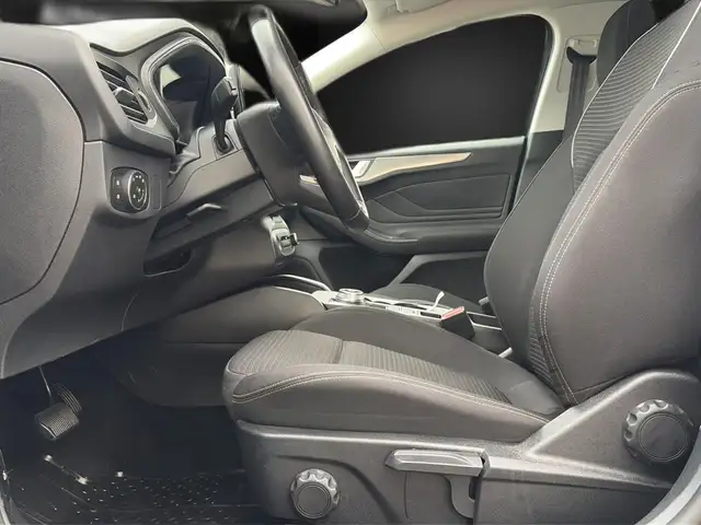 Ford Focus view 14