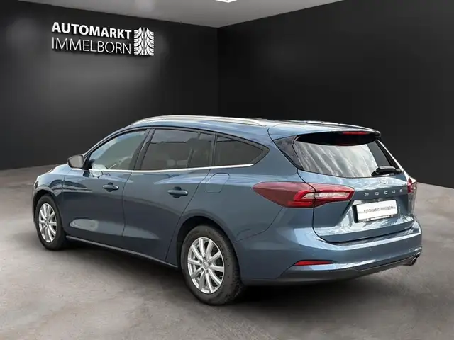 Ford Focus view 6