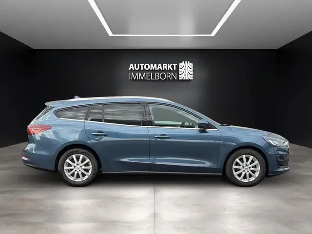 Ford Focus view 11