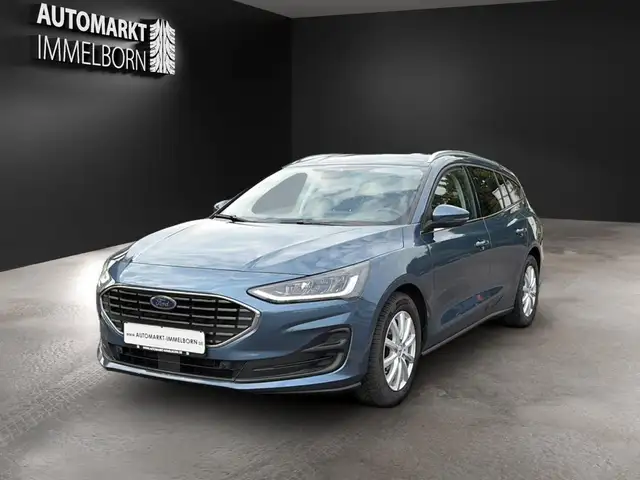 Ford Focus view 3