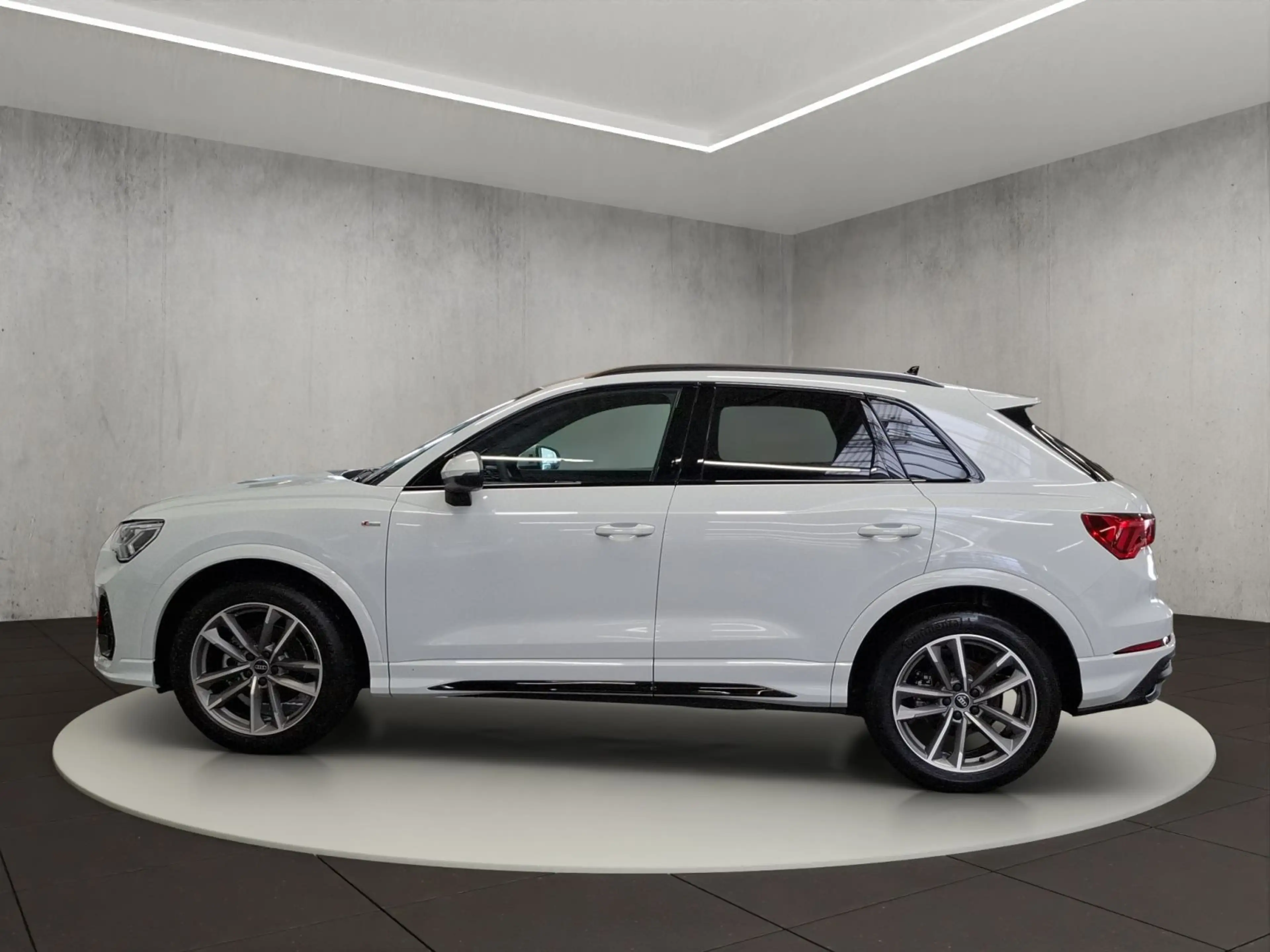 Audi Q3 S line 35 TDI 110(150) kW(PS) S tronic — photo 2