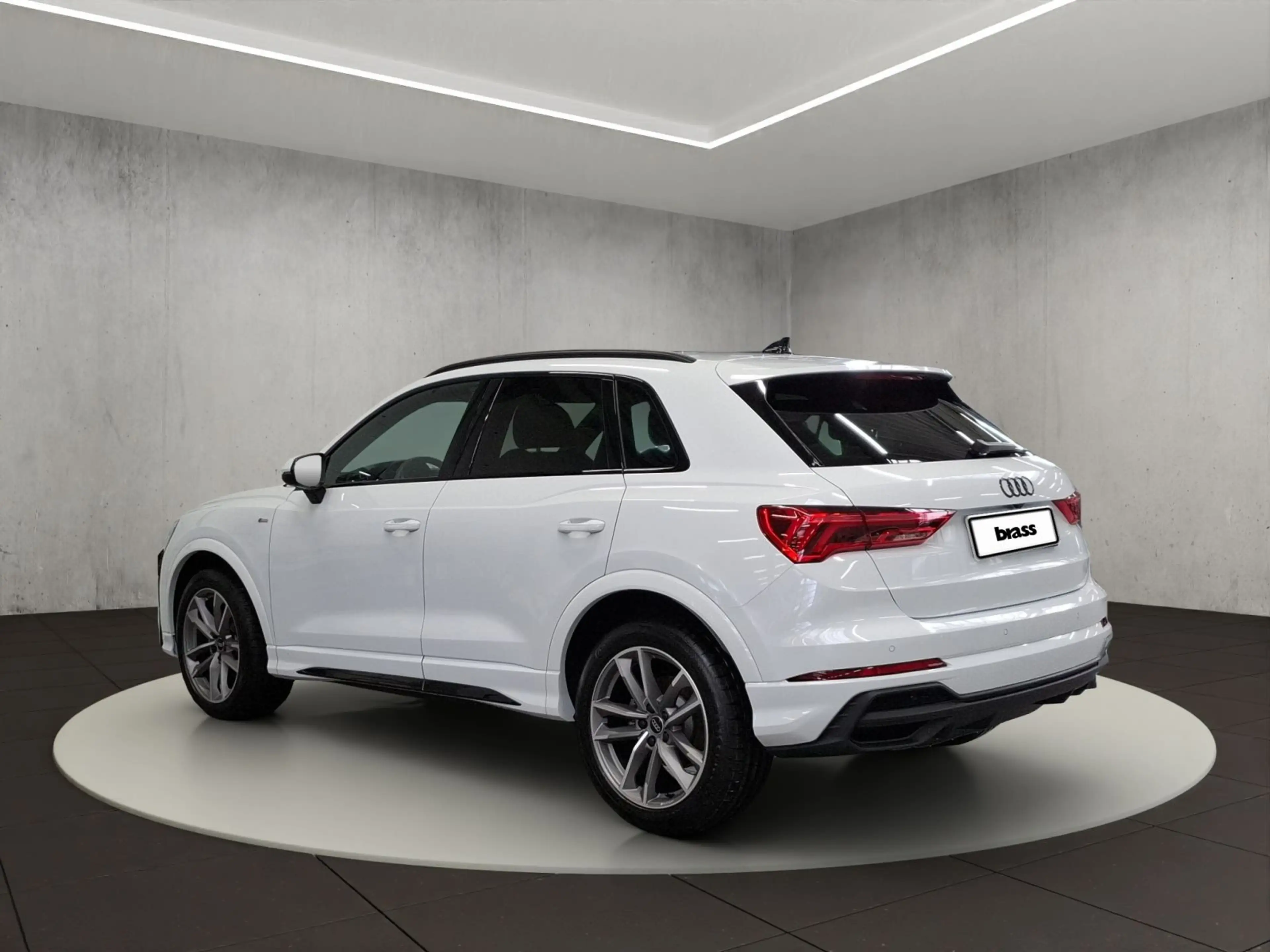 Audi Q3 S line 35 TDI 110(150) kW(PS) S tronic — photo 3