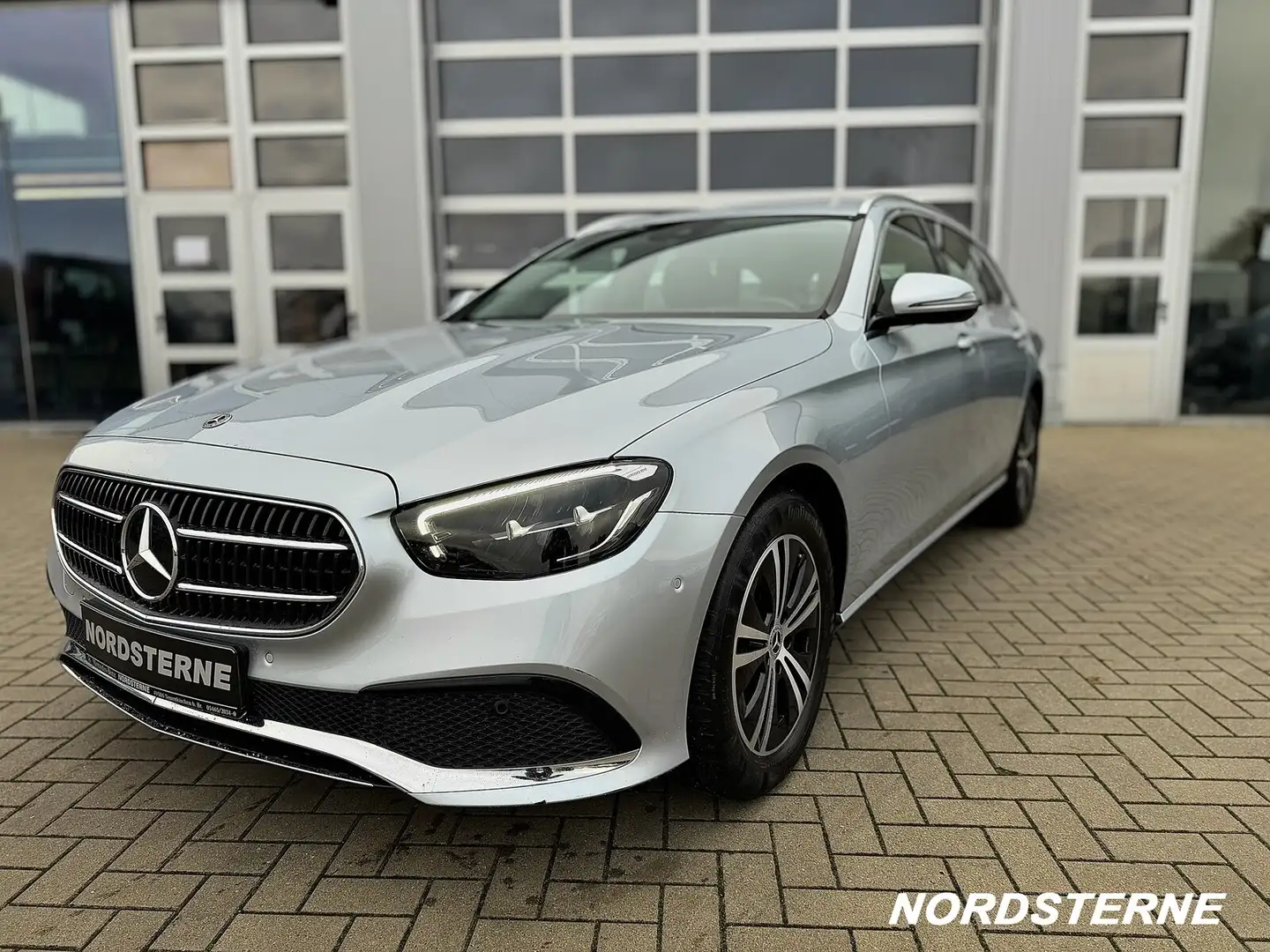 Mercedes-Benz E 220 E 220 T d Avantgarde EQ MEMORY+LED+MBUX+AMBIENTE Zilver - 2