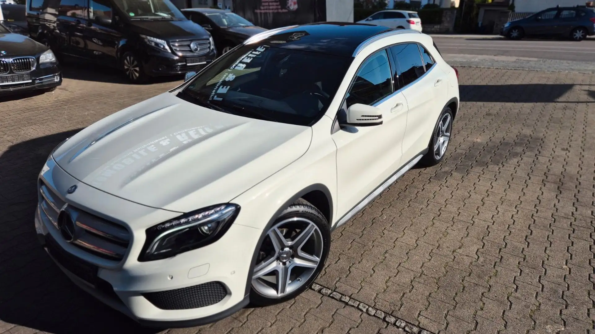 Mercedes-Benz GLA 180 Kamera-Navi-LED- Panorama-AMG SPORTPAKET Bianco - 2
