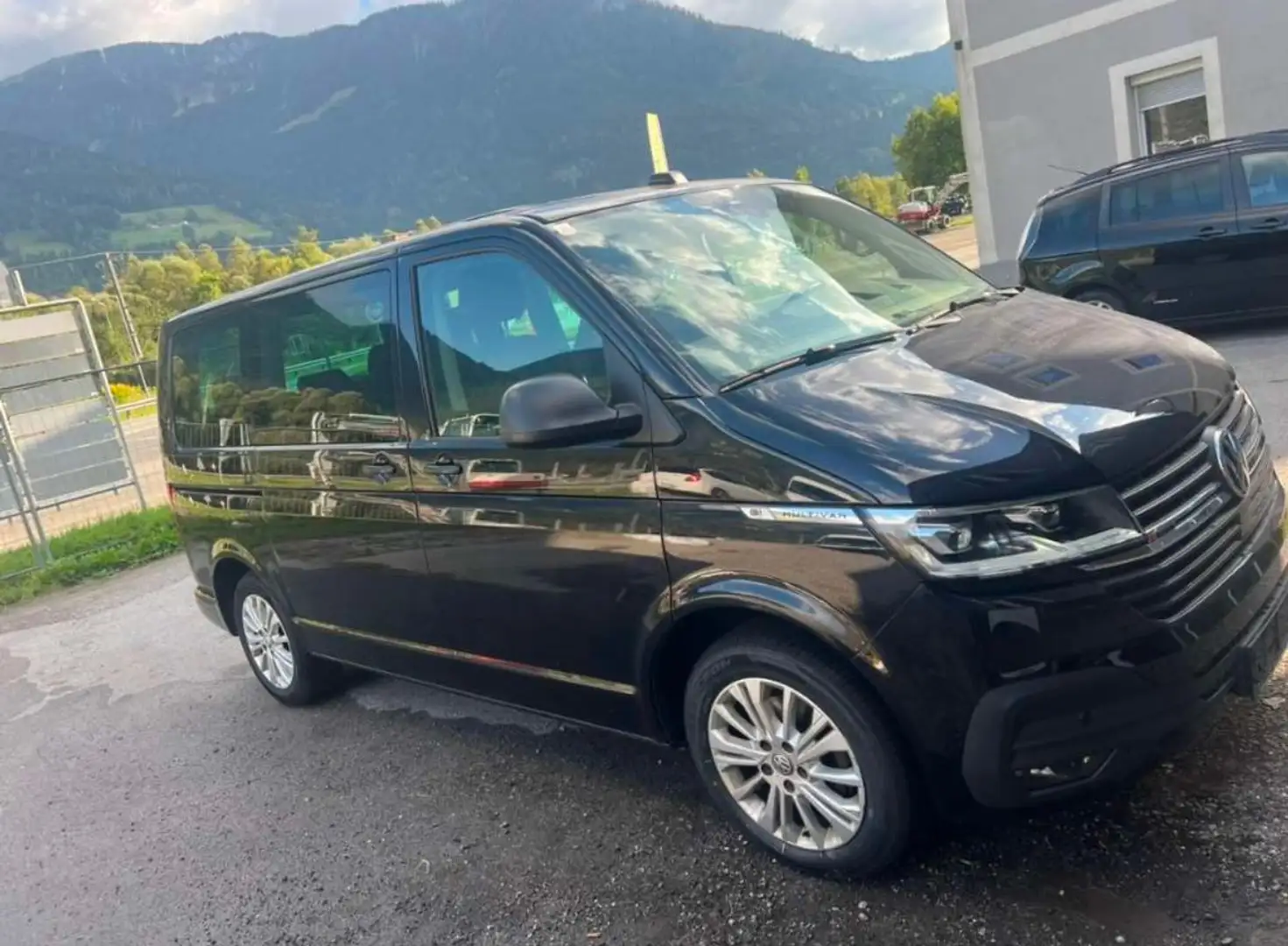 Volkswagen T6.1 Multivan Trendline Schwarz - 1