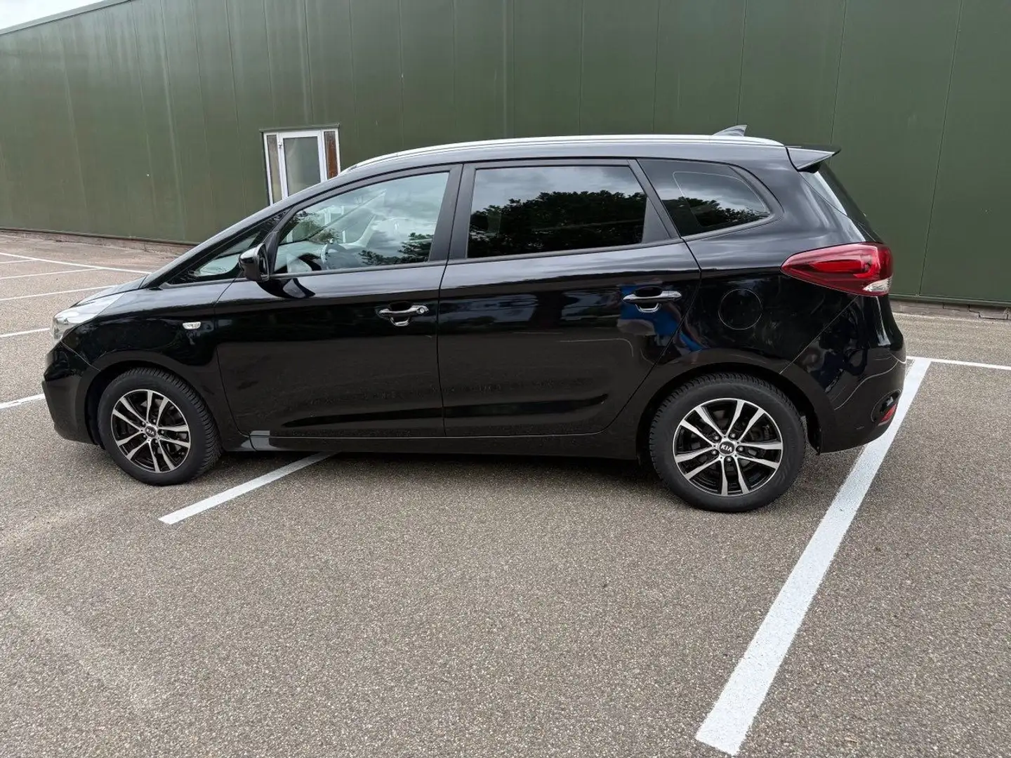 Kia Carens Carens 1.7 CRDi 136 Dream Team Edition Černá - 1