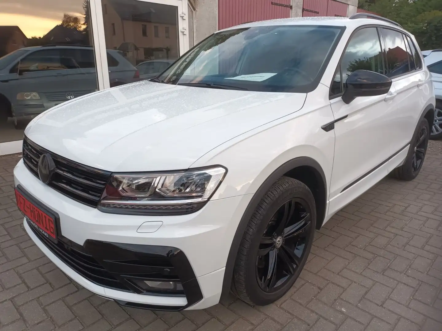 Volkswagen Tiguan TIGUAN 2.0 TDI HIGHLINE 4MOTION R-LINE+LED+AHK!! Weiß - 1