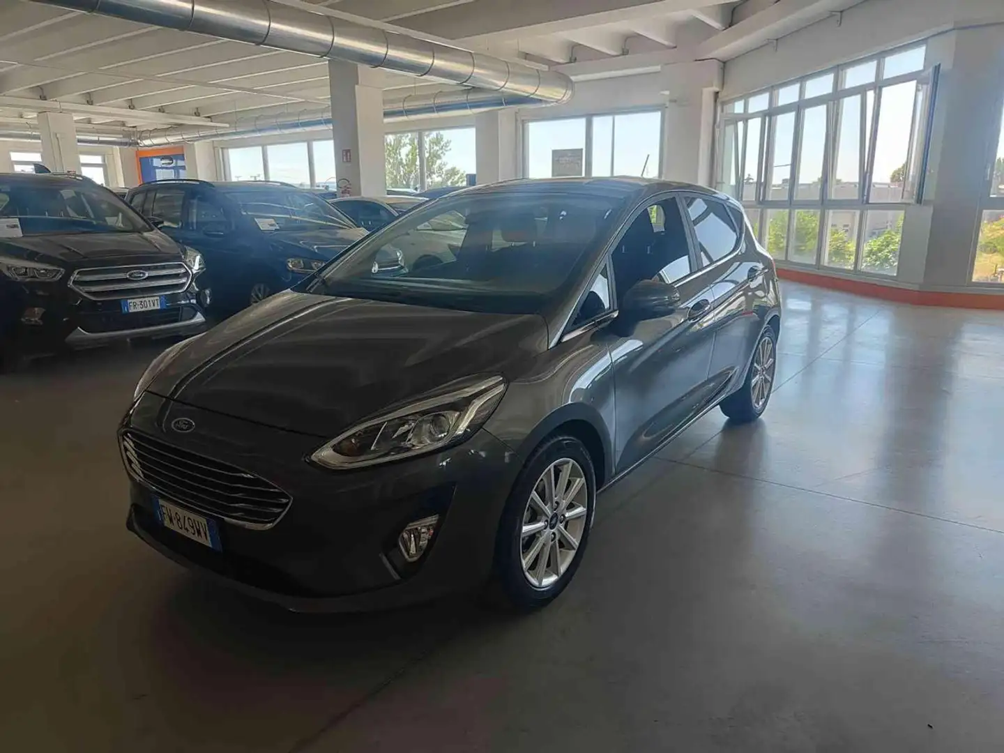 Ford Fiesta 1.1 85 CV 5 porte Titanium Grijs - 1