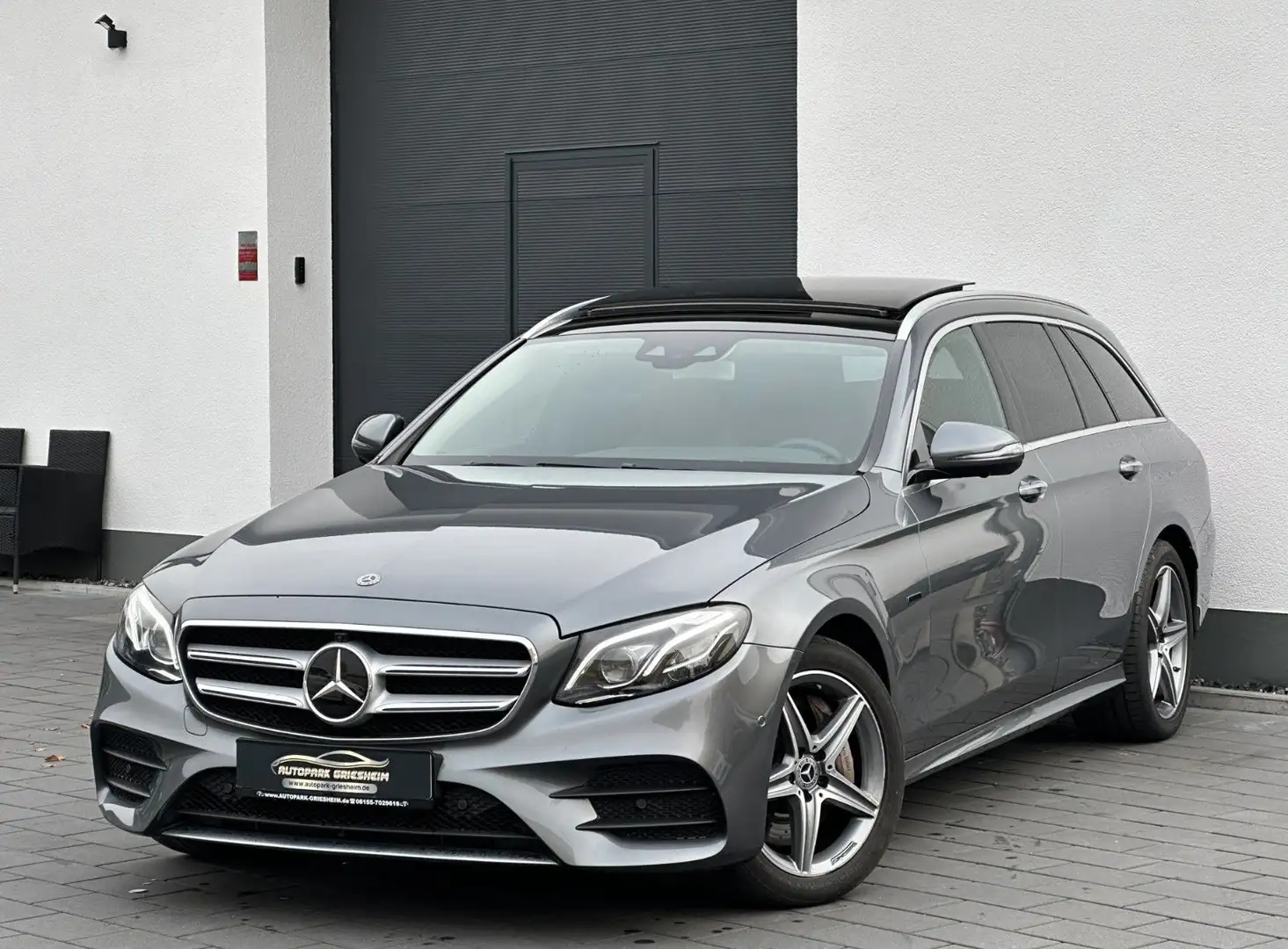 Mercedes-Benz E 300 de*AMG-LINE*VOLL*Widescreen*360°PANO*ACC+ Grau - 1