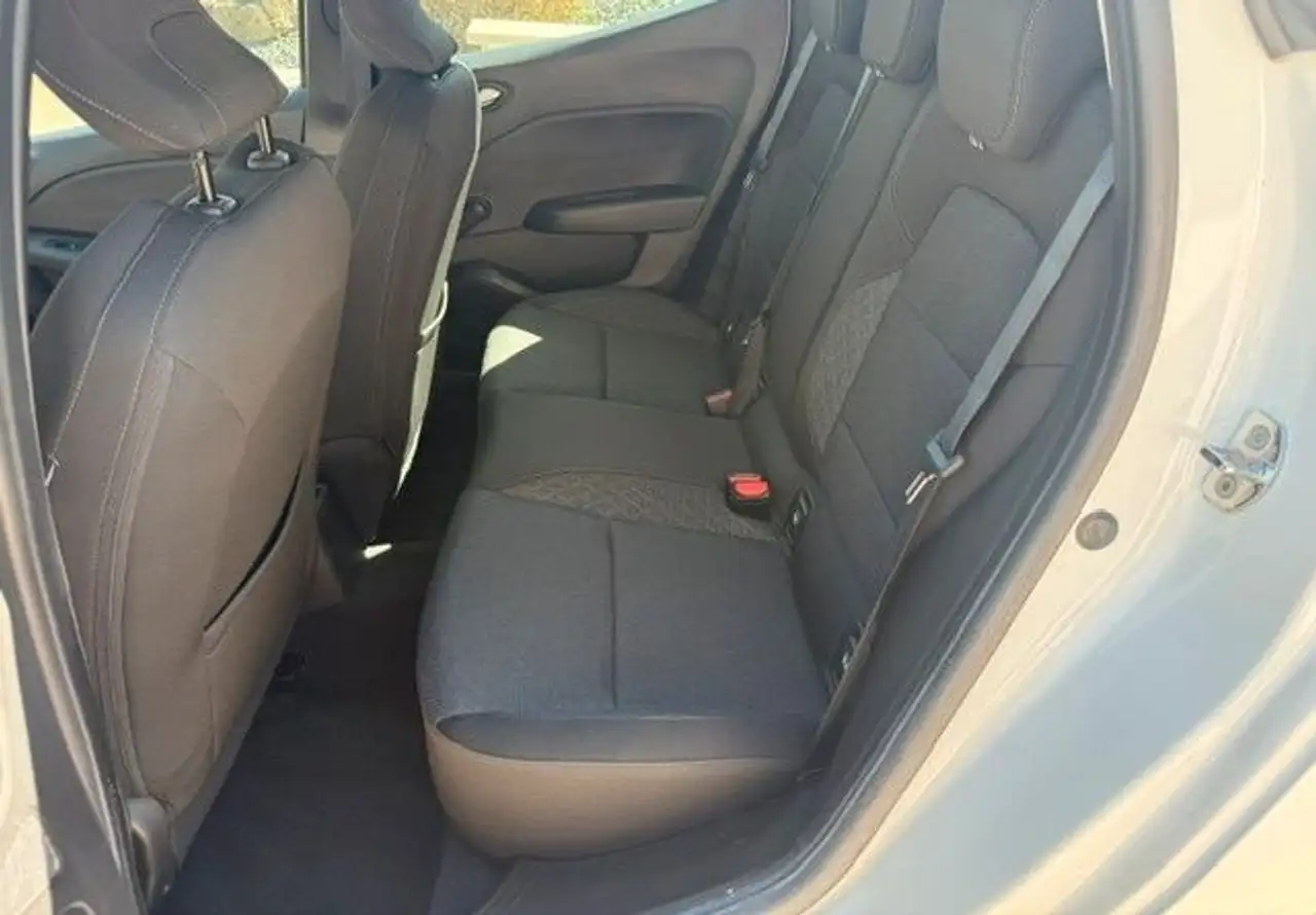 Renault Clio Citadine 5 portes — photo 9
