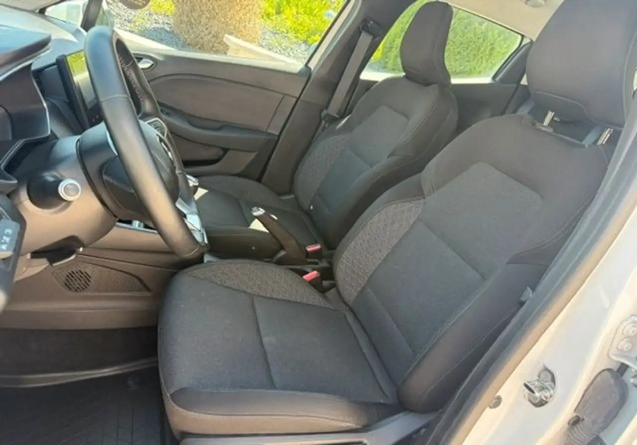 Renault Clio Citadine 5 portes — photo 8