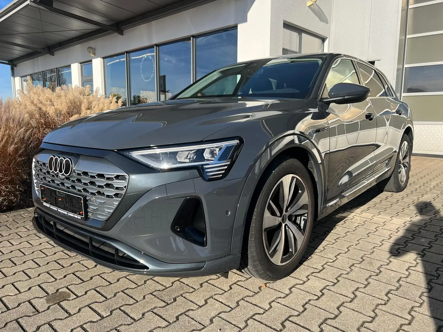 Audi Q8 e-tron 55 qu. AHK Sportsitz Leder-Alcantara Gris - 1