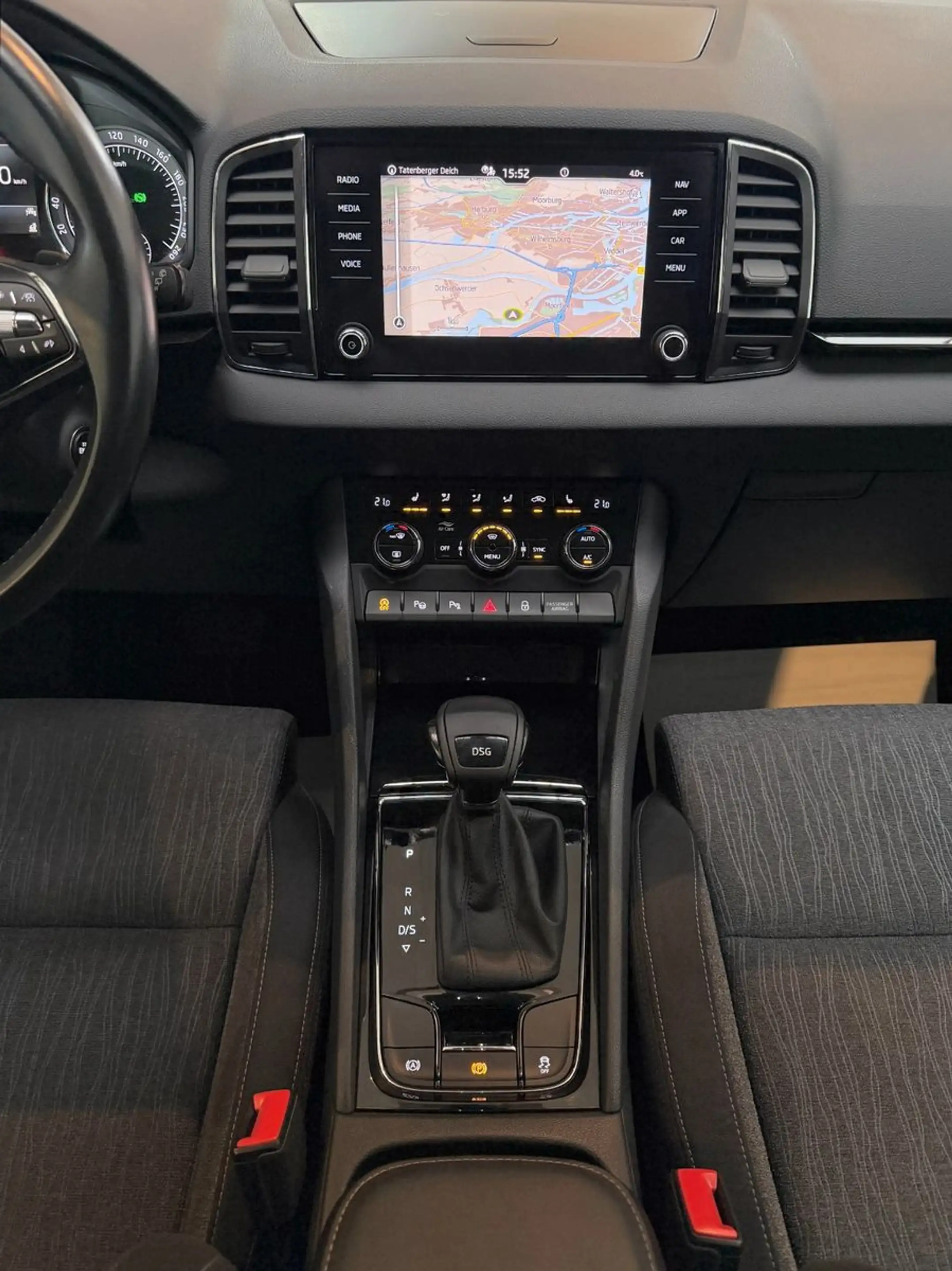 Skoda Karoq 2.0 TDI SCR DSG Style CARPLAY/116PS/1.HAND — photo 12