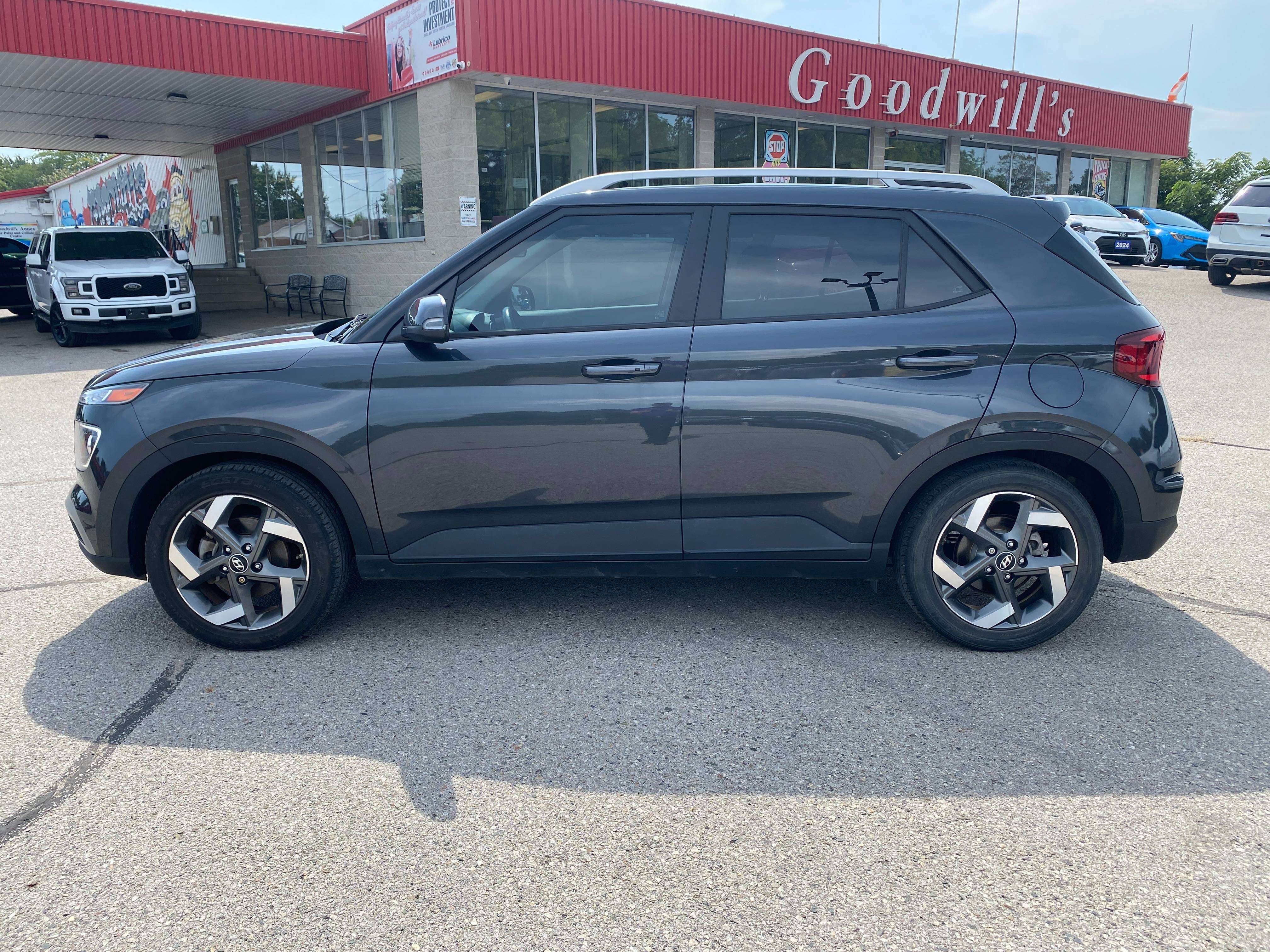 2022 Hyundai Venue ULTIMATE, CLEAN CARFAX, LOCAL TRADE, GREAT MILEAGE — снимка 1