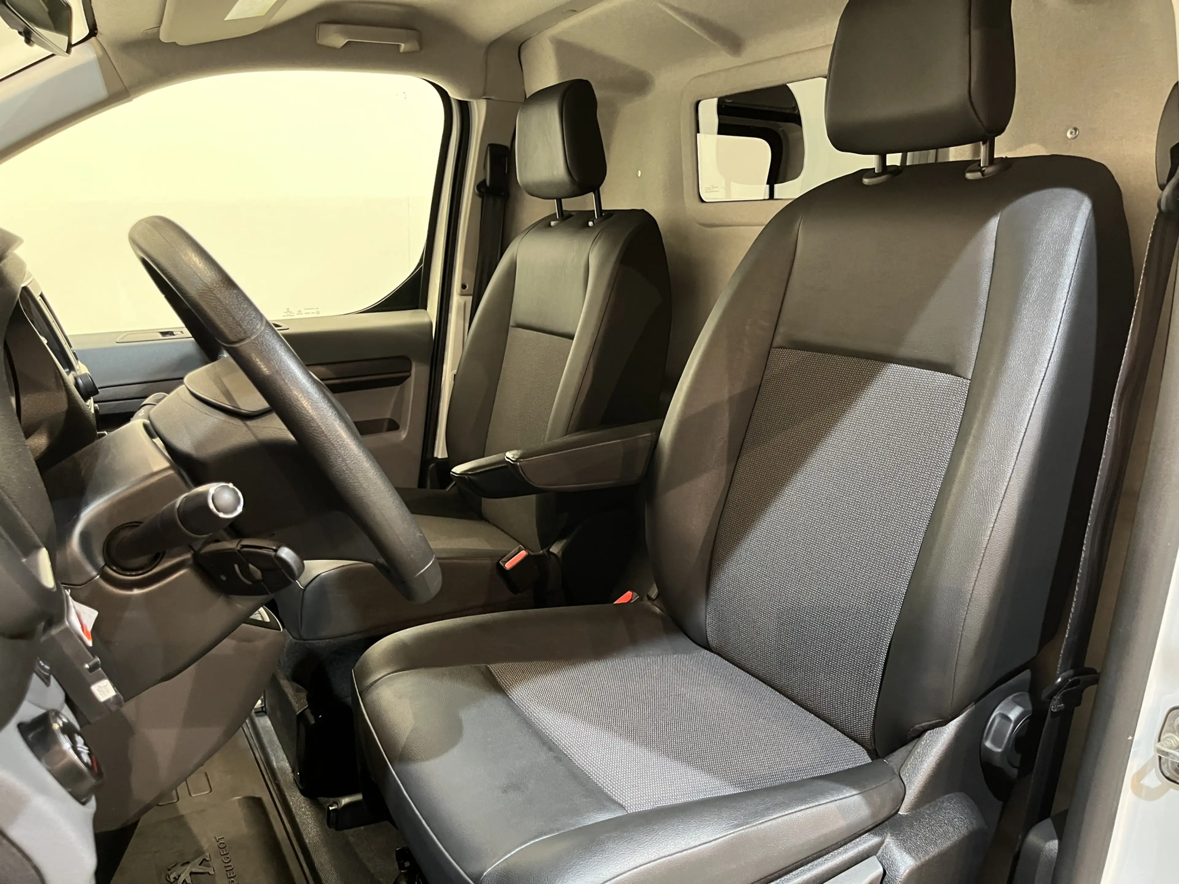 Peugeot Expert 2.0 BlueHDI 120 PK Premium Pack Dangel 4X4 Service — photo 9