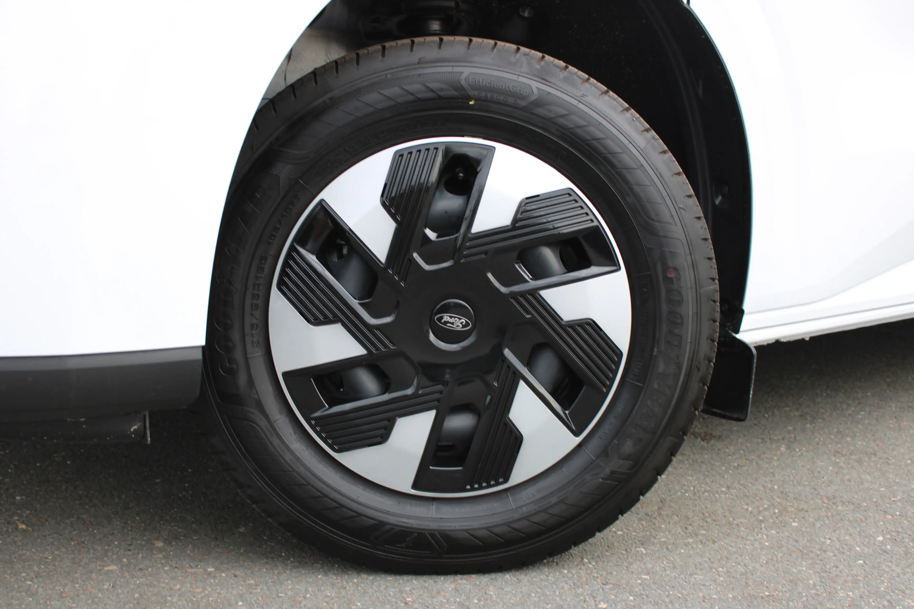 Ford E-Transit Cust. 320 L2H1 Trend 71 kWh DC |TREKHAAK|LED|CAMER — photo 11