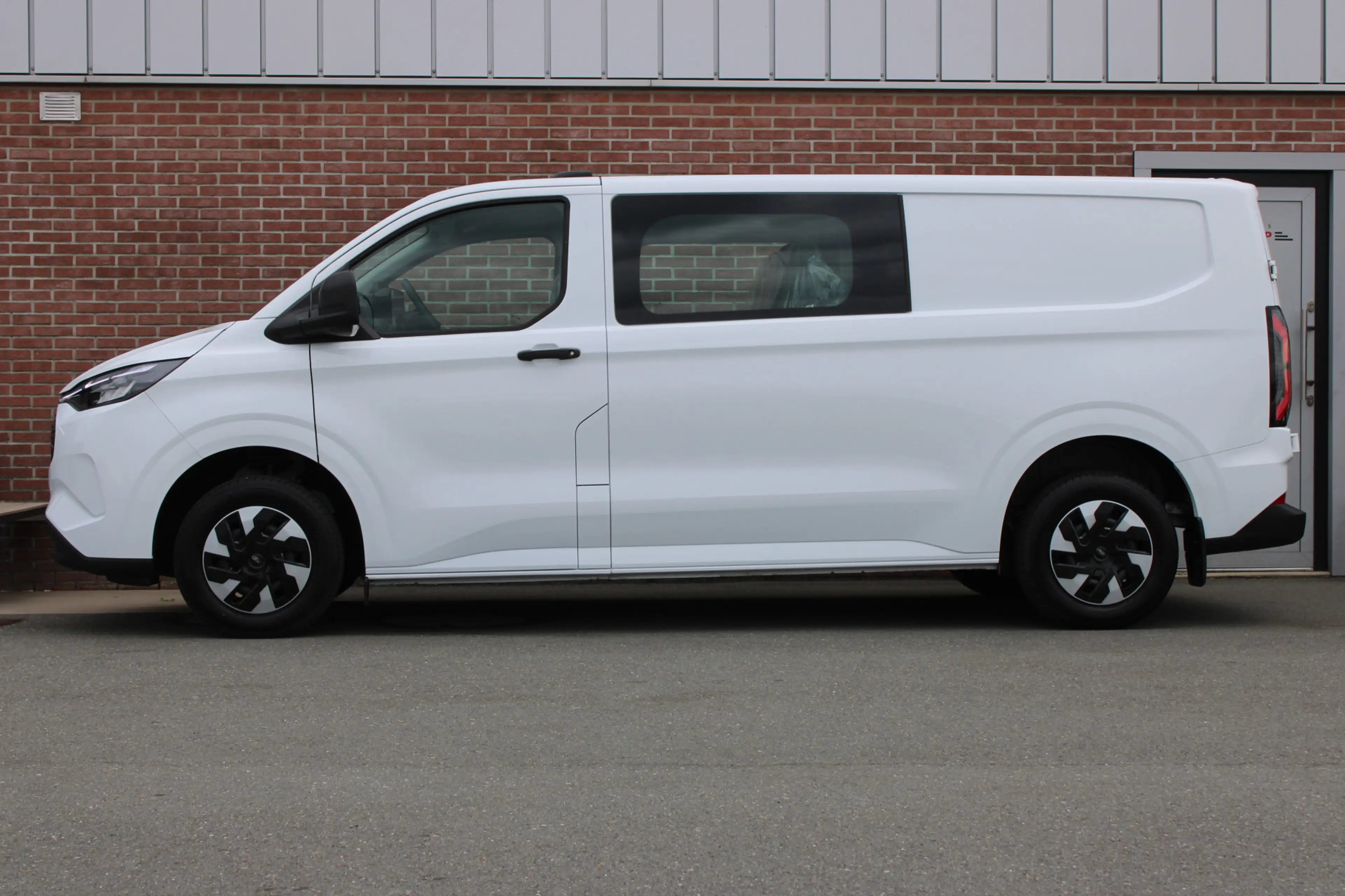 Ford E-Transit Cust. 320 L2H1 Trend 71 kWh DC |TREKHAAK|LED|CAMER — photo 16