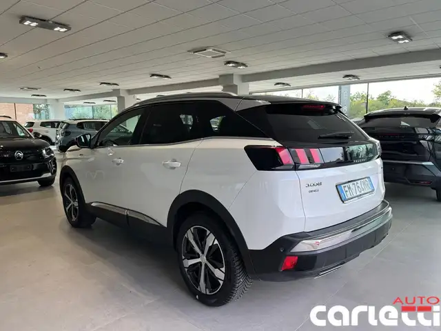 Peugeot 3008 view 5