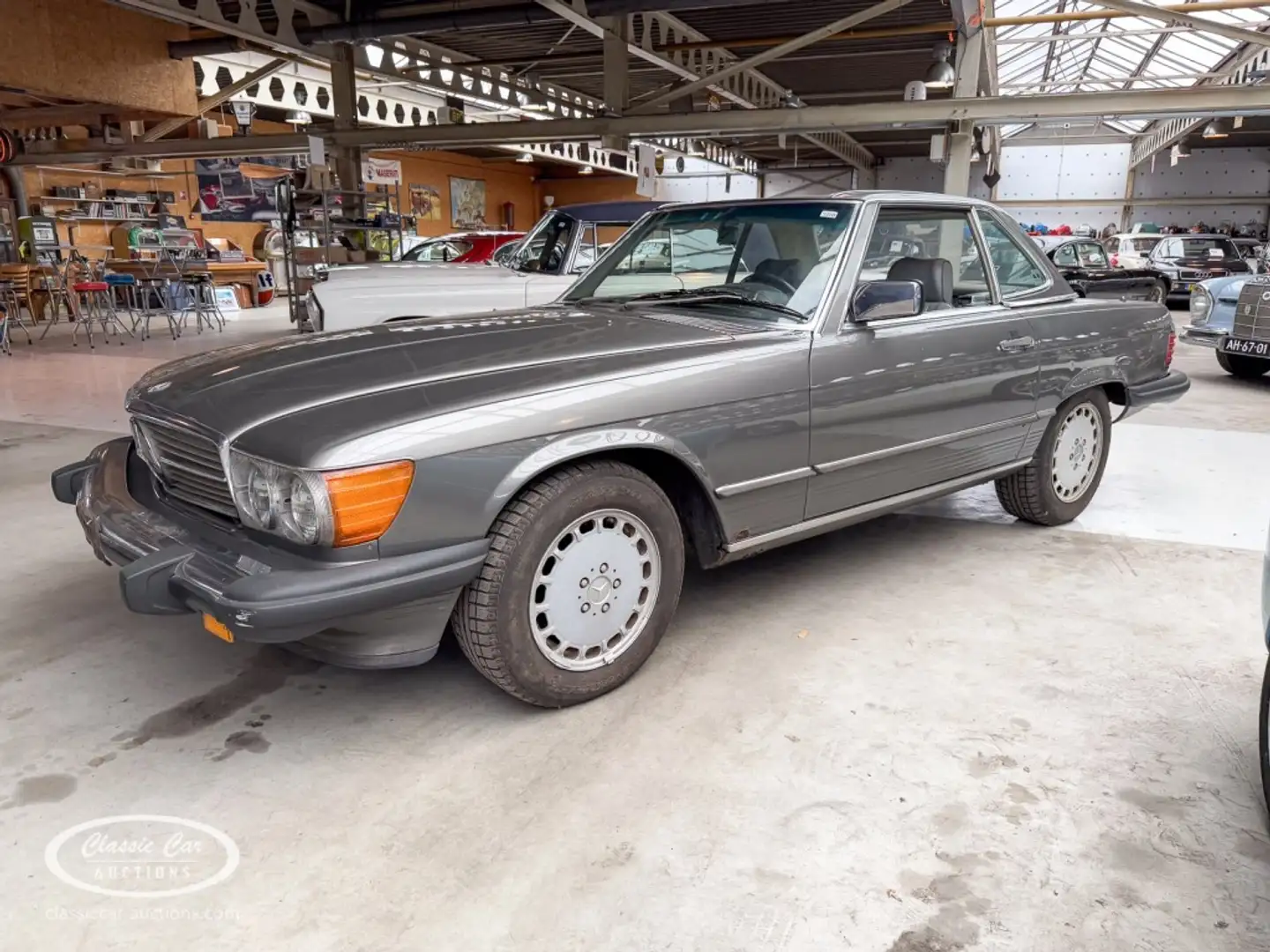 Mercedes-Benz 560 - ONLINE AUCTION Gri - 1