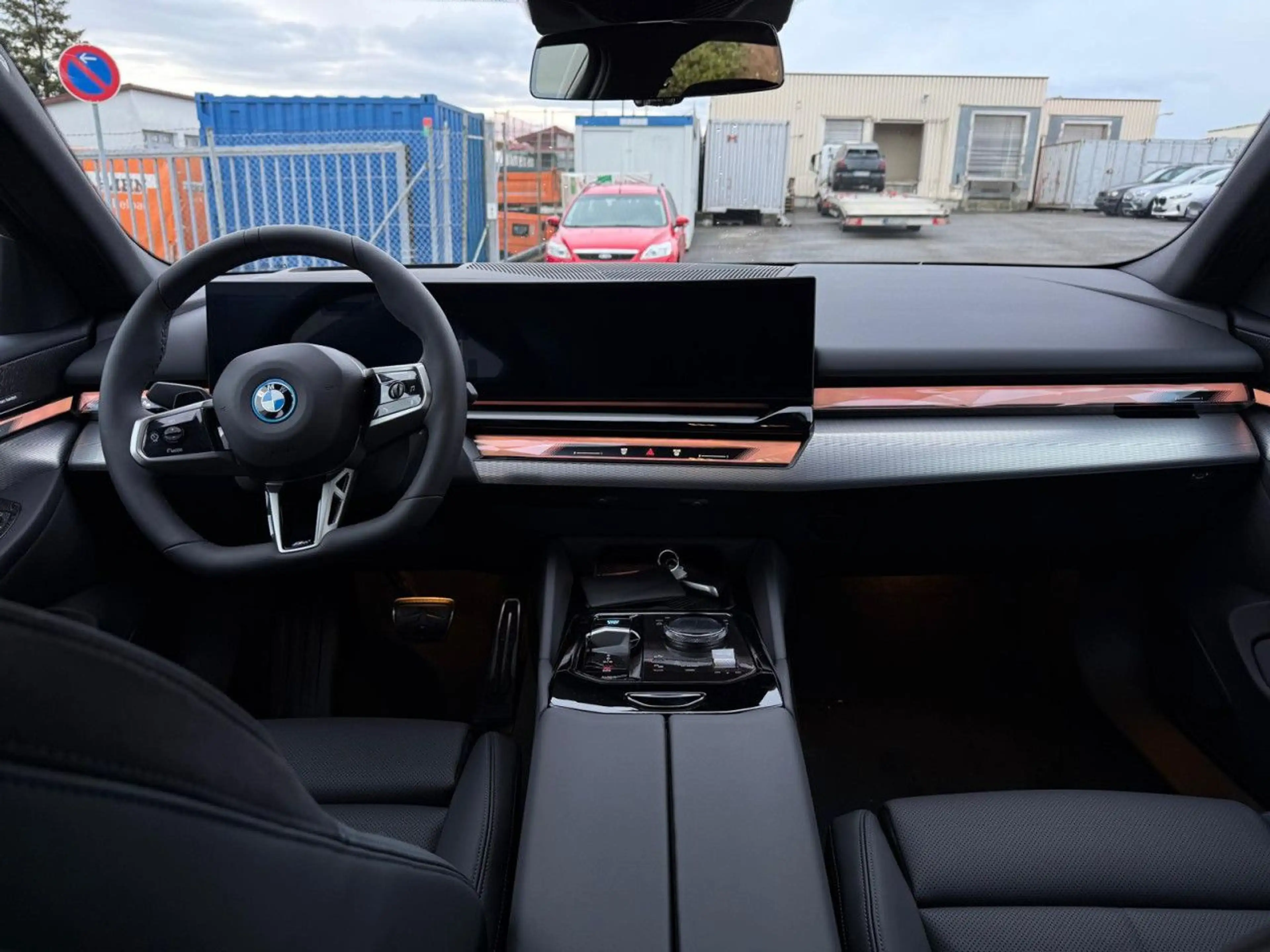 BMW i5 e40 M Sport Iconic HUD ACC SurView Ha/Ka.AHK — photo 7