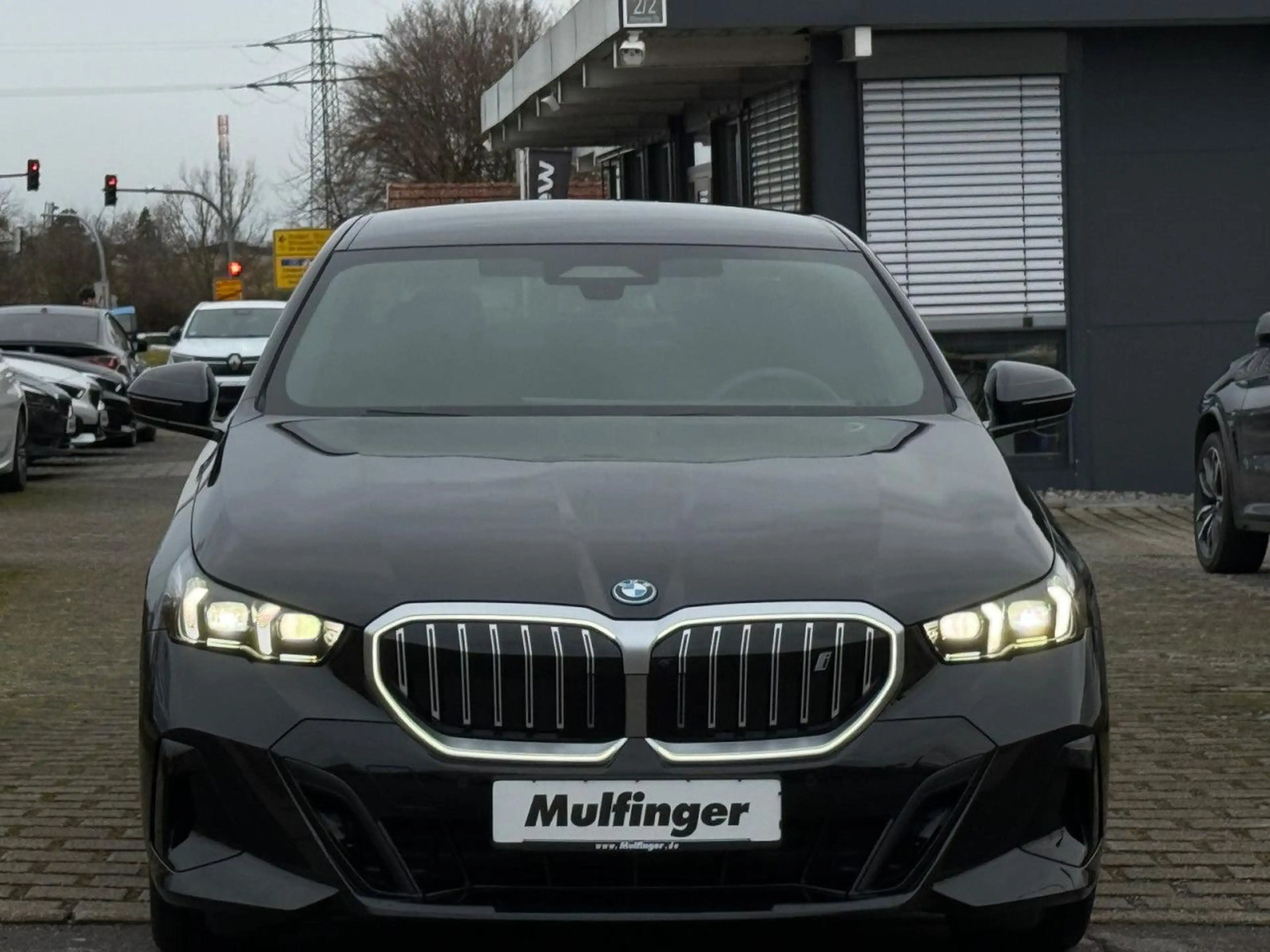 BMW i5 e40 M Sport Iconic HUD ACC SurView Ha/Ka.AHK — photo 3