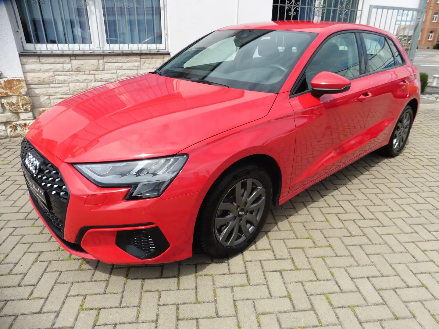 Audi A3 30 TFSI Sportback*LED*NAVI*PDC*Volldigital... Rot - 1