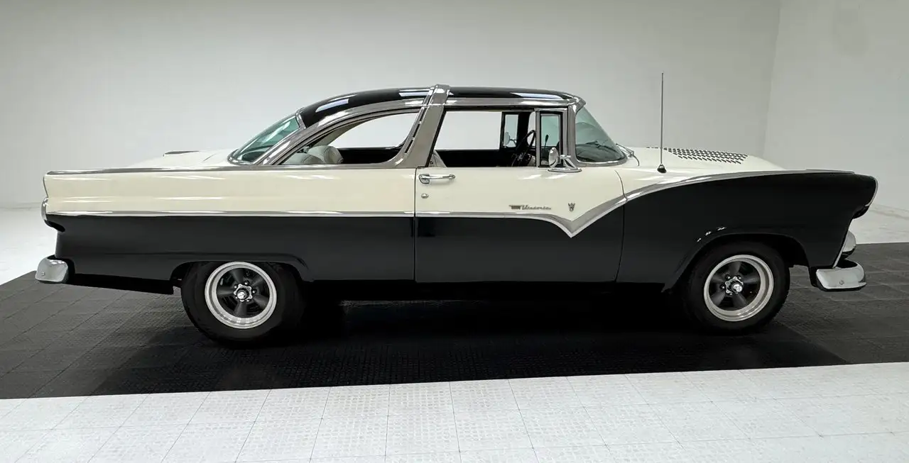 Ford Fairlane Crown Victoria 2 Door Hardtop, foto 6