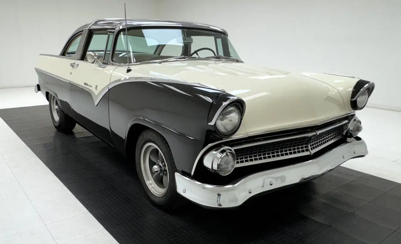Ford Fairlane Crown Victoria 2 Door Hardtop, foto 7