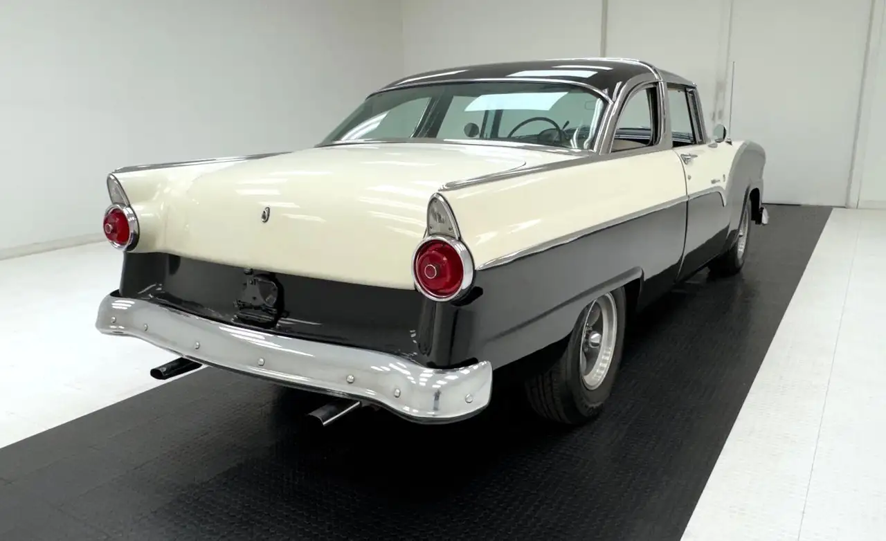 Ford Fairlane Crown Victoria 2 Door Hardtop, foto 5