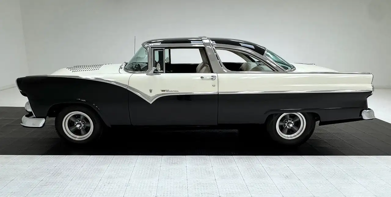 Ford Fairlane Crown Victoria 2 Door Hardtop, foto 2