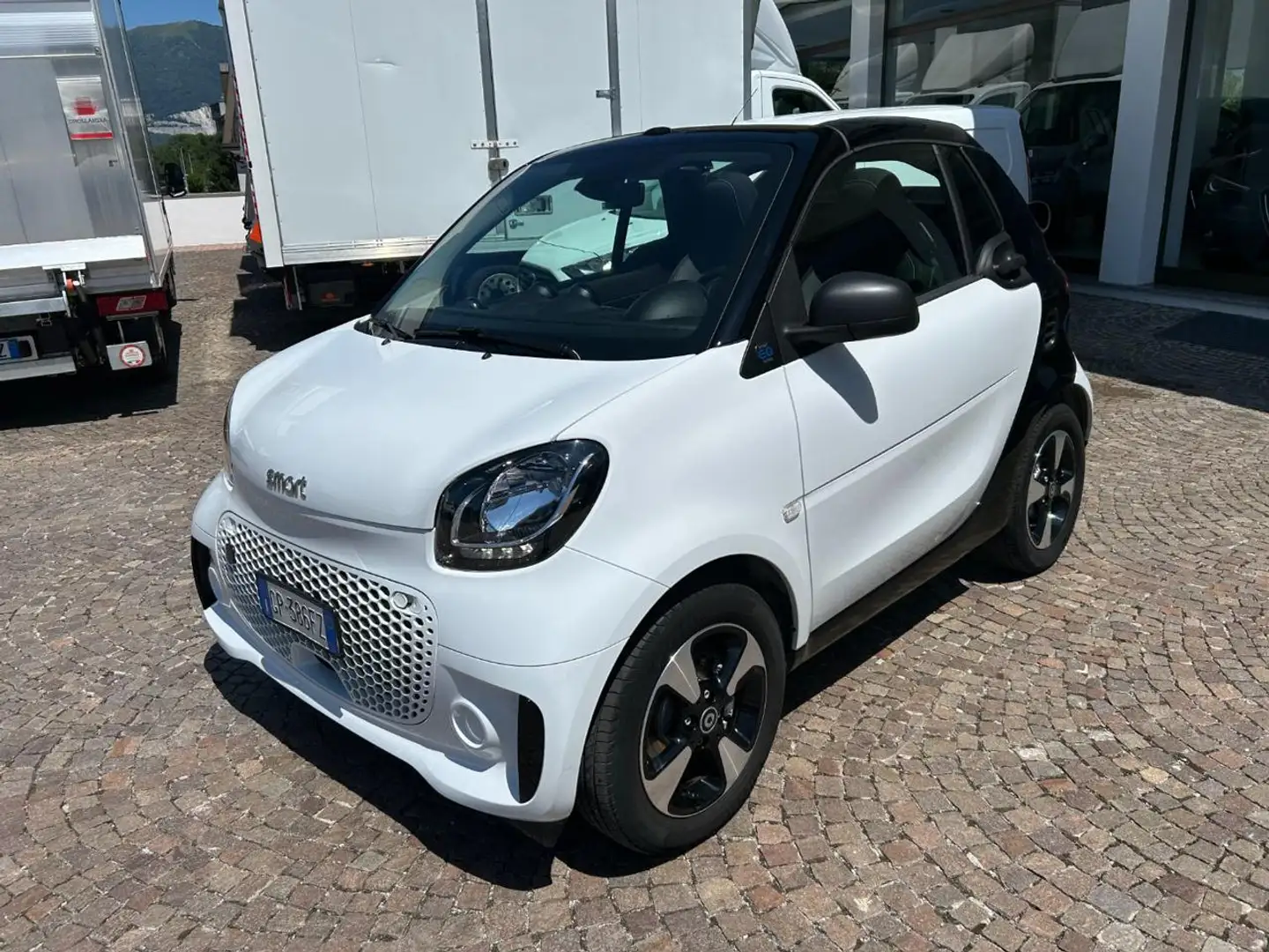 smart forTwo EQ cabrio Passion Weiß - 2