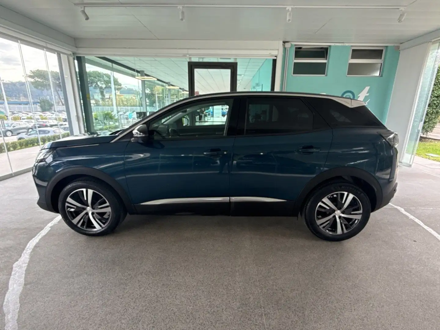 Peugeot 3008 BlueHDI 130 EAT8 S&S Allure Pack Bleu - 2
