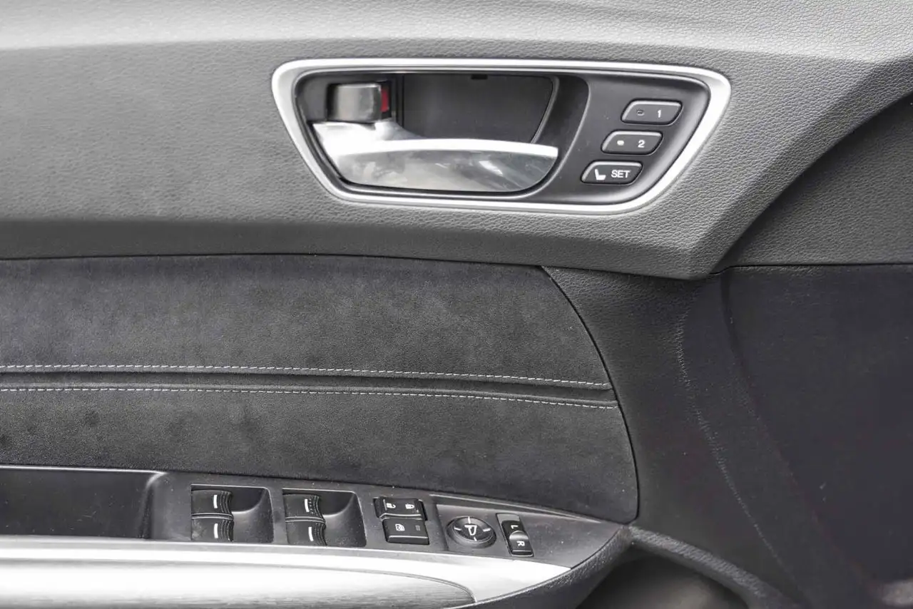 Acura TLX снимка Acura TLX