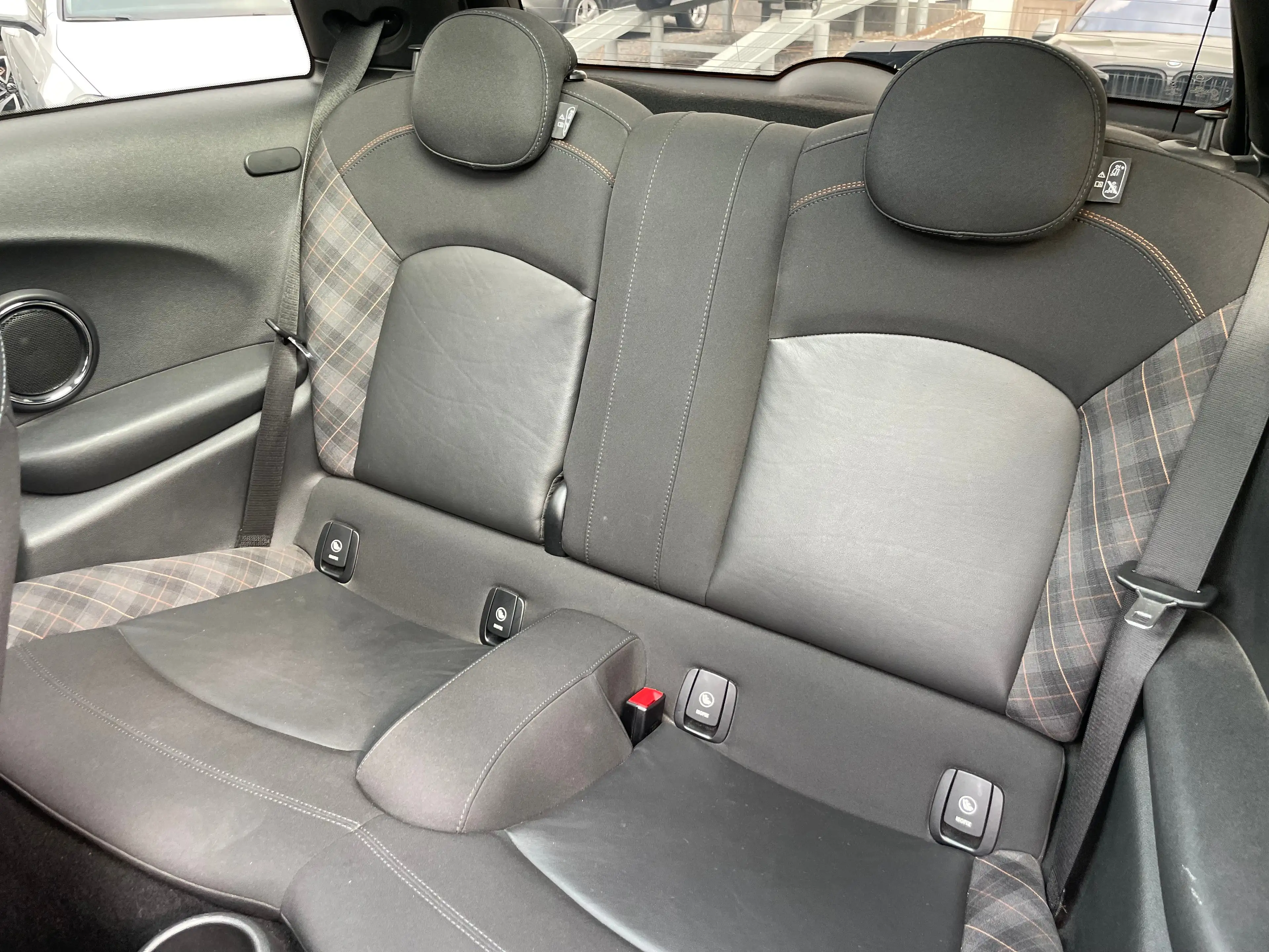 MINI Cooper D Mini 1.5 D COOPER 7 AUTOMAAT / 1/2LEDER/PANO-DAK/GPS/65237KM/EURO 6b — photo 12