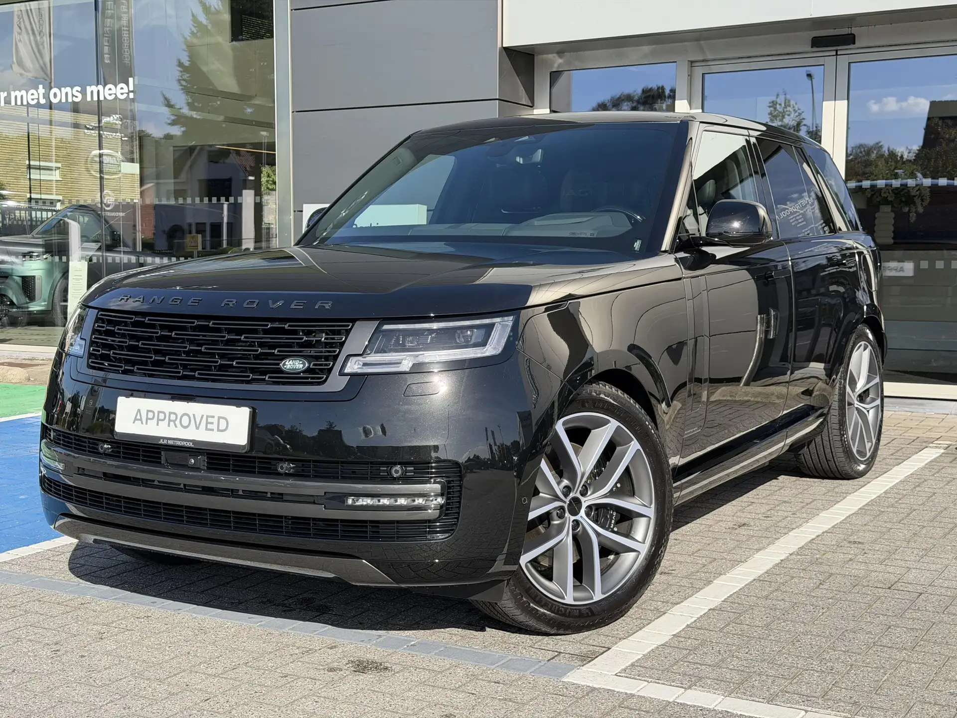Land Rover Range Rover P550 2026 검정 사진 2