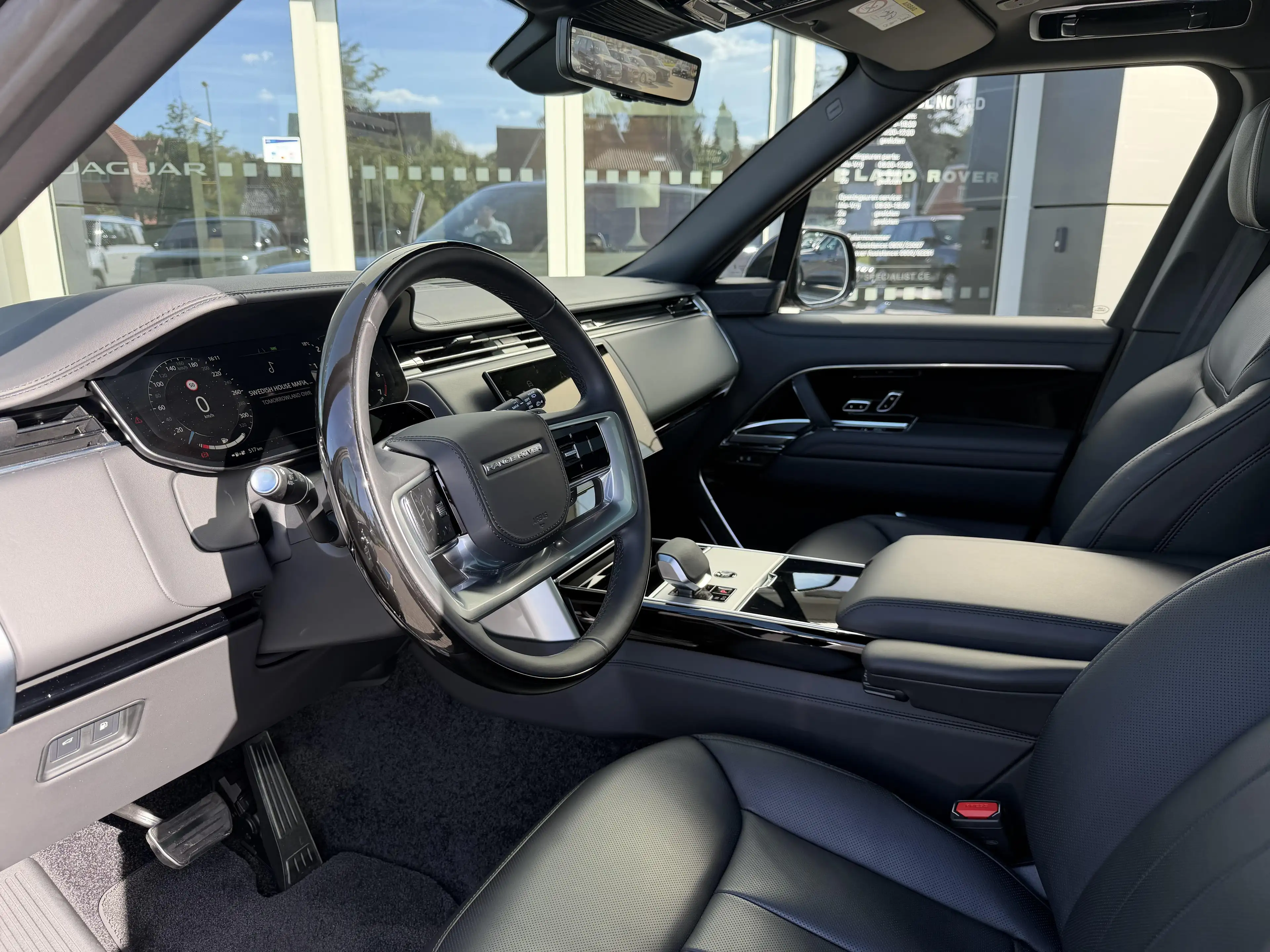 Land Rover Range Rover P550e Autobiography — photo 9